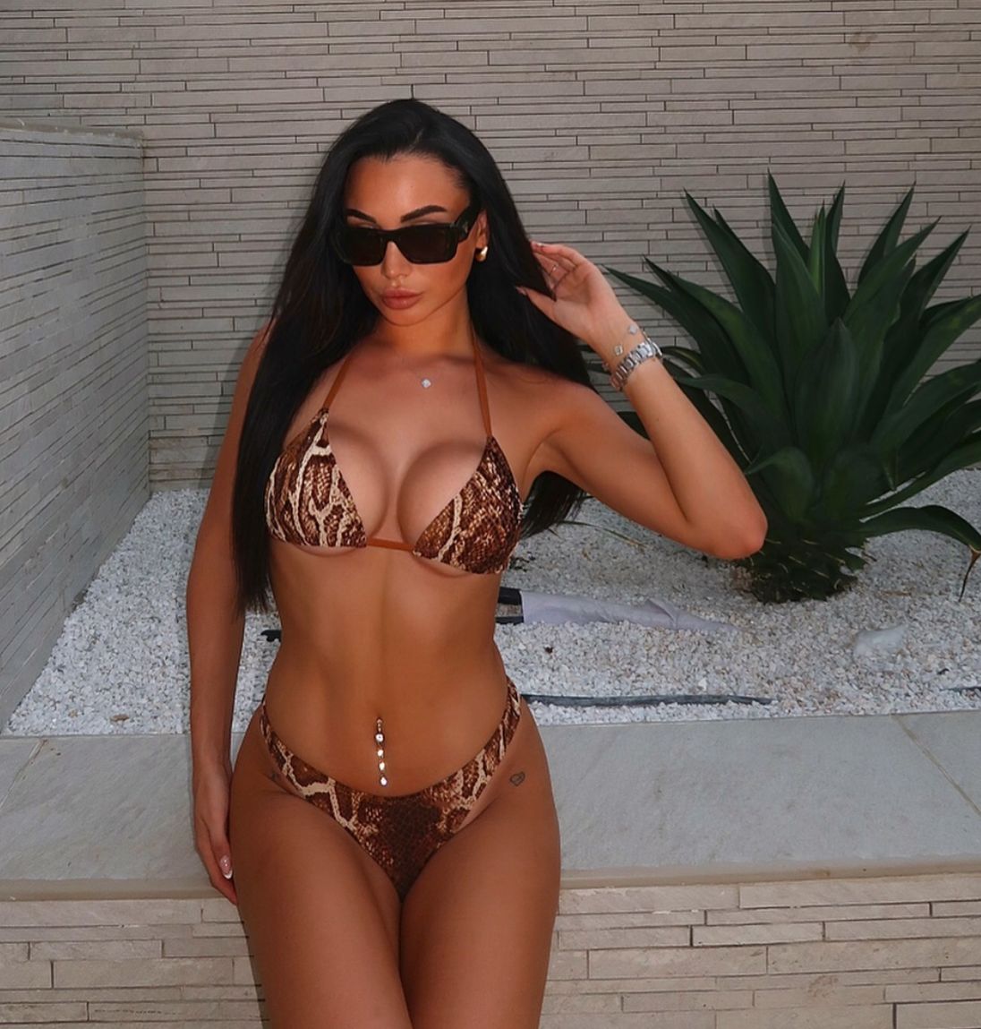 İzmir Gaziemir Kendi Evine Davet Eden Escort Medine